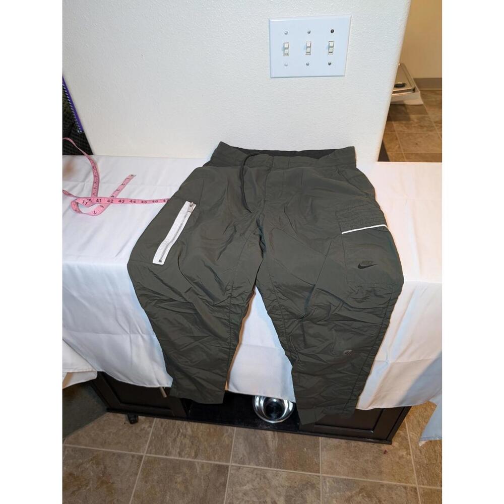 Nike Women's Lightweight Cargo Pants - Dark Green Size 28 Waist/Small *Flaw